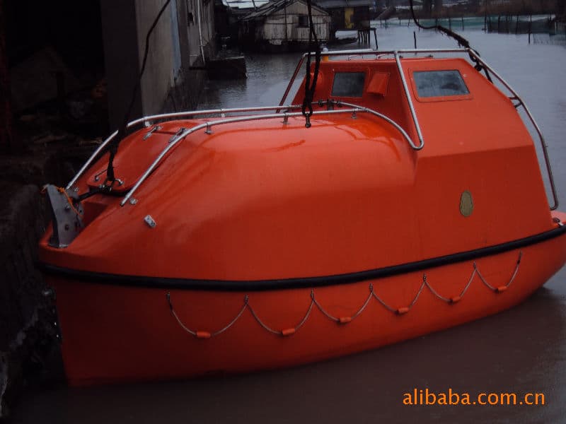 9_9m Totally enclosed life_rescue boat for 120 persons